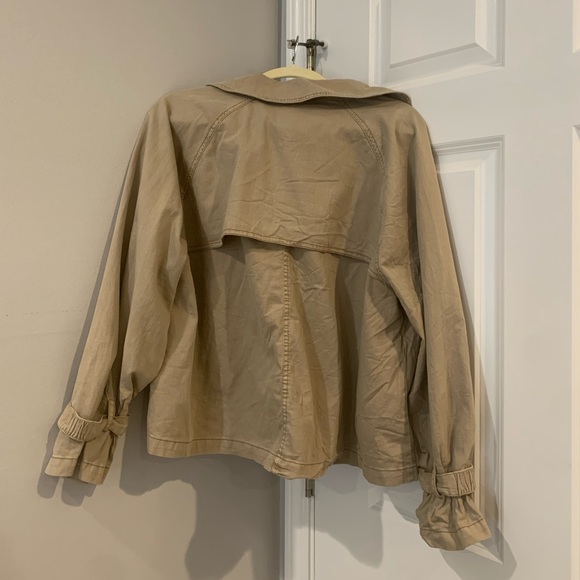 UO OAT New York Fem Short Trench Coat - Picture 6 of 6